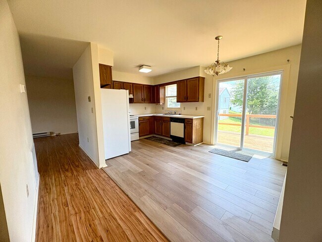 Building Photo - 3 Bedroom 1.5 Bathroom House Available in Dillsburg!