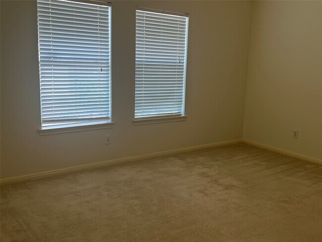 Building Photo - 3815 Shadow Knoll Ct