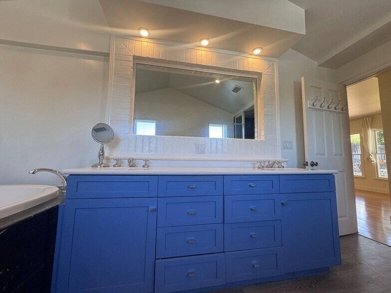 Building Photo - 20305 Aetna St