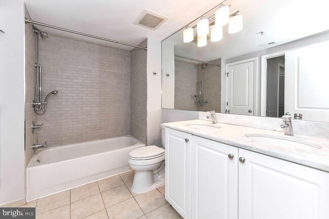 Building Photo - 851 N Glebe Rd