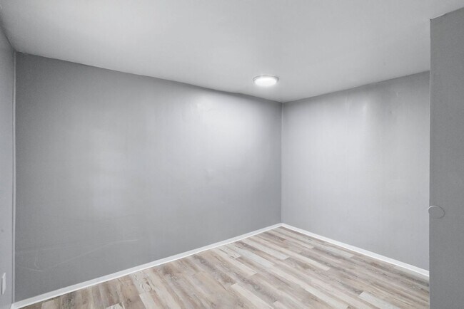 Building Photo - 3/2 NEWLY  ****MOVE IN READY**** Apply Today for just $75****$1795 per month ** Move in by Decemb...