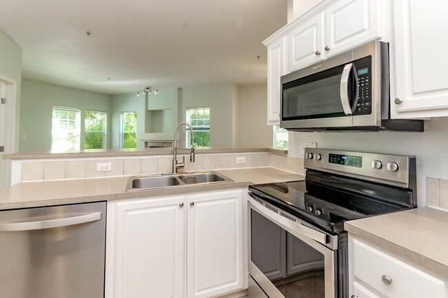 Building Photo - Low maintenance condo living in DuPont