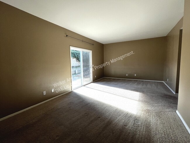 Building Photo - 202 Larkspur Dr