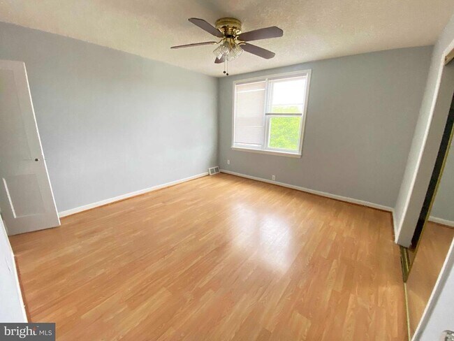 Building Photo - 6330 Leonard St