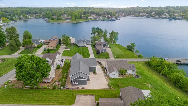 Building Photo - 4006 Apple Valley Dr