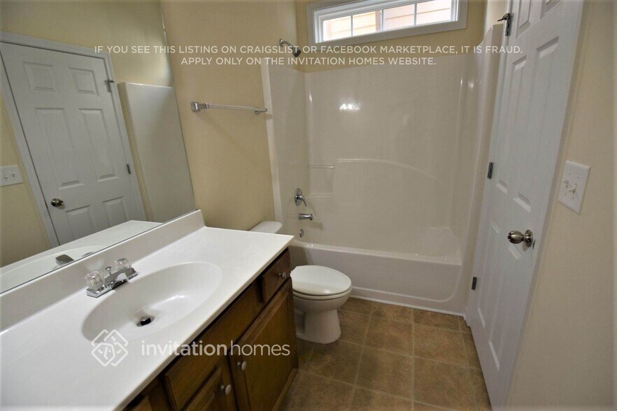 Building Photo - 5519 Chatham Cir NW