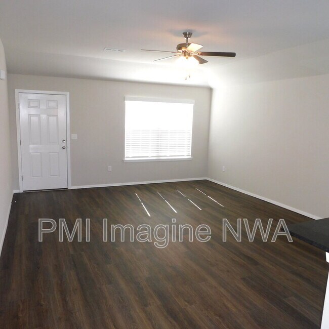 Building Photo - 993 S Brambling Ln