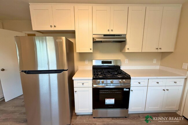 Building Photo - 2490 Fleetwood Dr