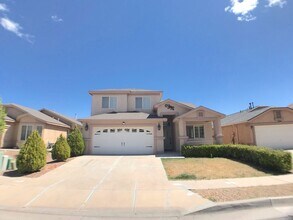 Building Photo - Don't Miss Out! Spacious 3 Bed, 2.5 Bath Home in Los Lunas – Open Layout & Prime Location