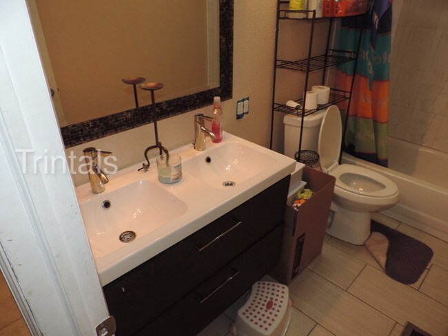 Building Photo - Newely remodeled 4 bedroom