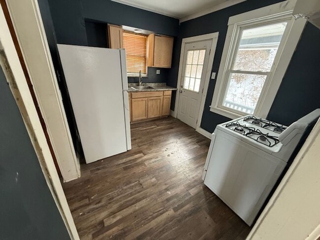 Building Photo - 605 N 6th St