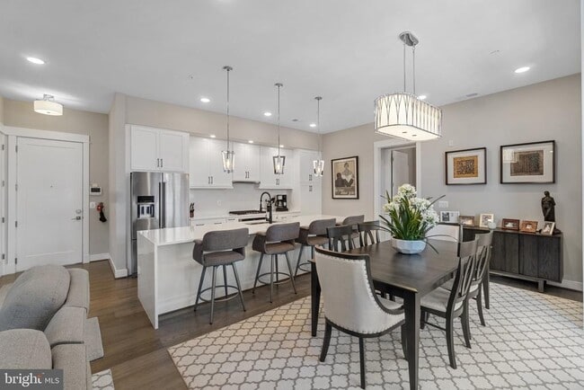 Building Photo - 5 Stationmaster St SE