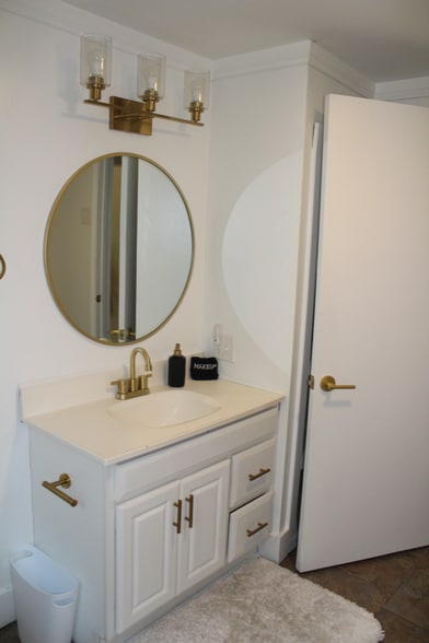 Building Photo - 117 W Poplar St