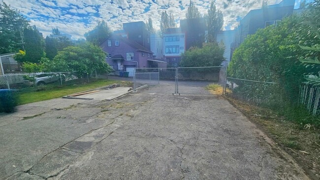 Building Photo - Charming 3-Bedroom Craftsman in Prime Seat...