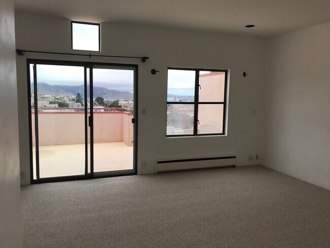 Building Photo - Studio w/Amazing Views, Walk-in Closet, Pa...