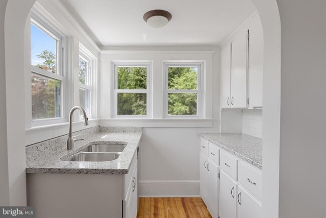 Building Photo - 1842 S Spring Rd