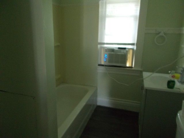 Building Photo - 41 Doran St