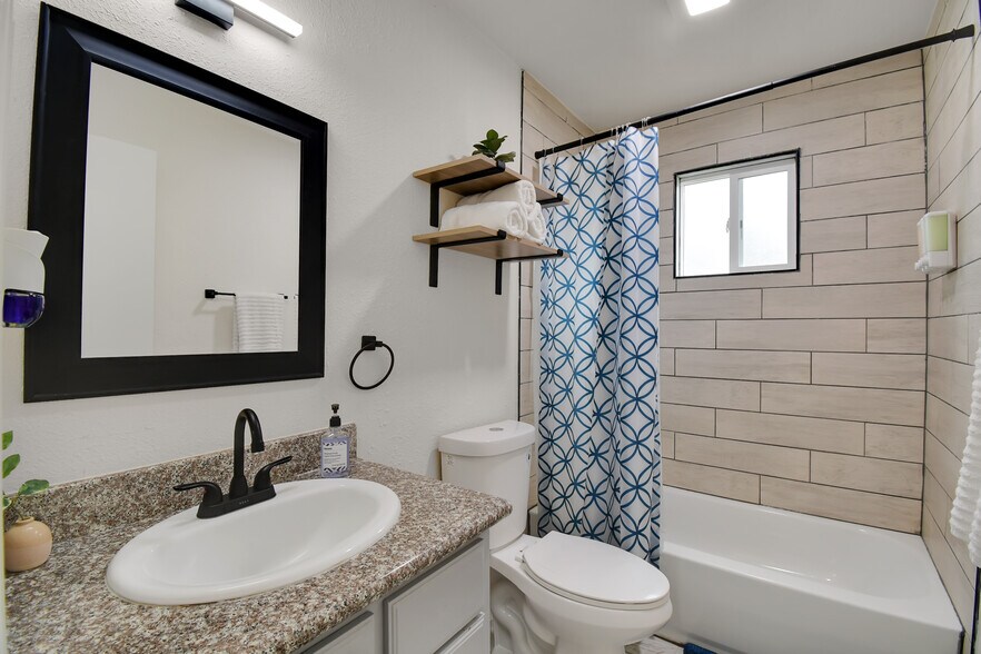 Building Photo - 1104 F St