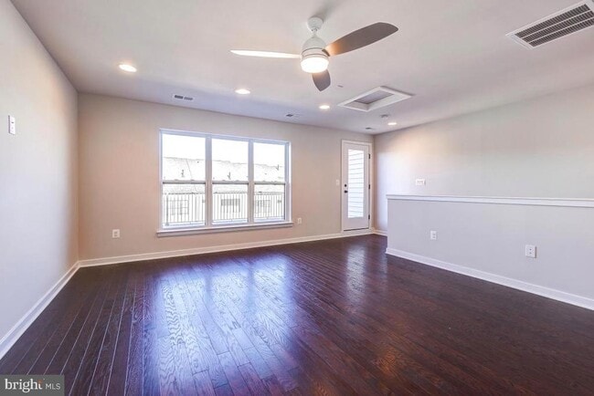 Building Photo - 22954 Sullivans Cove Sq