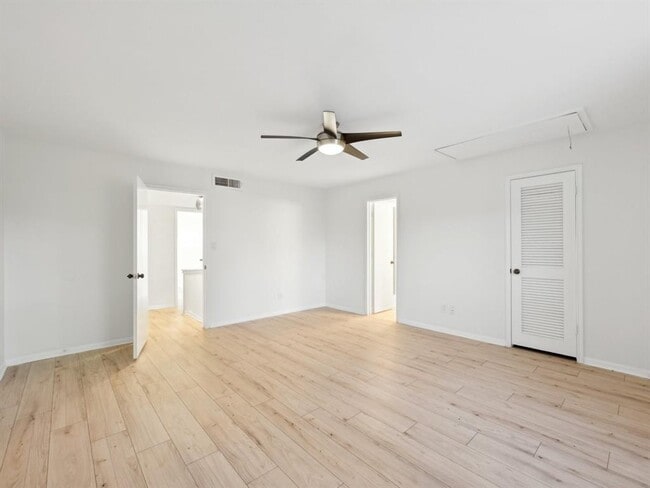 Building Photo - 1812 Saxony Ln