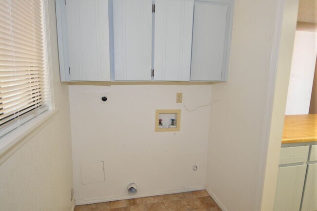 Building Photo - Foxglenn Home for Rent