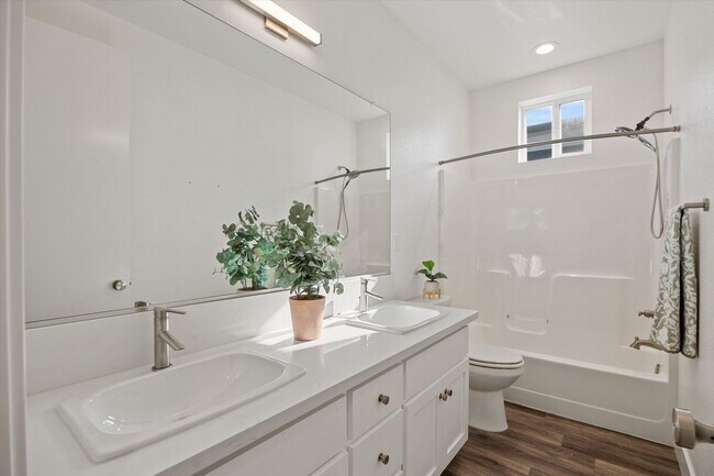 Building Photo - Charming Meriam Park Home with Backyard & Garage