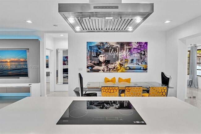 Building Photo - 1002 10th St