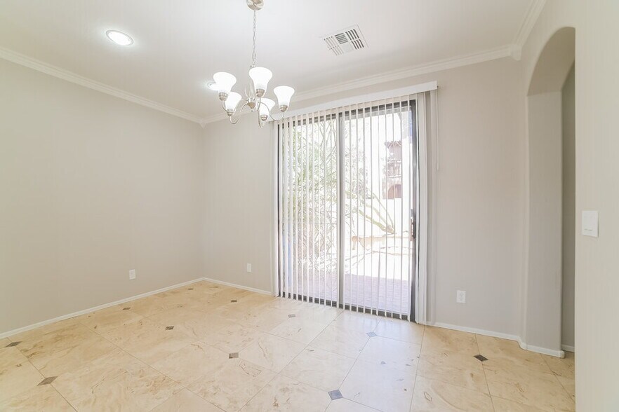 Building Photo - 2302 W Jake Haven