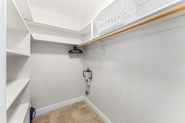 Building Photo - 1777 Venice Ln