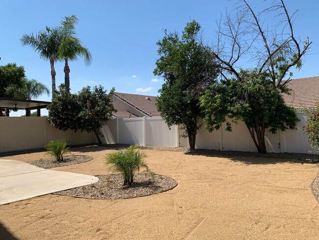 Building Photo - Newly updated 3 bedroom home in Menifee av...