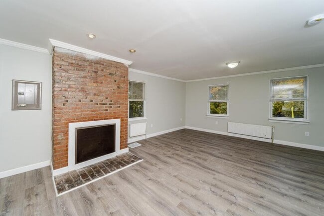 Building Photo - 20 Vandenburgh Ave