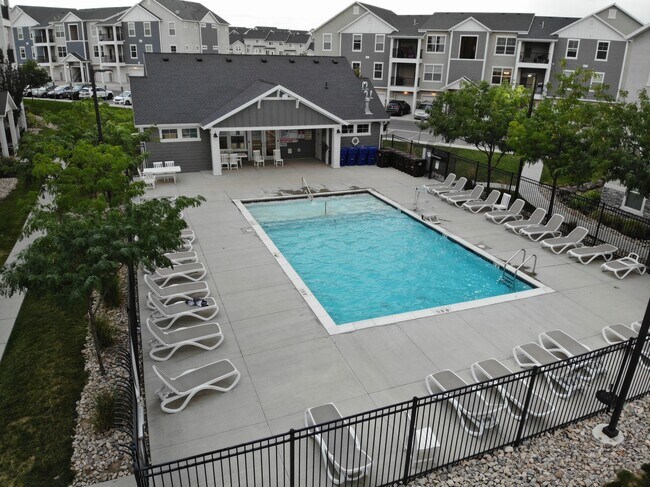 Building Photo - 14659 Bloom Dr