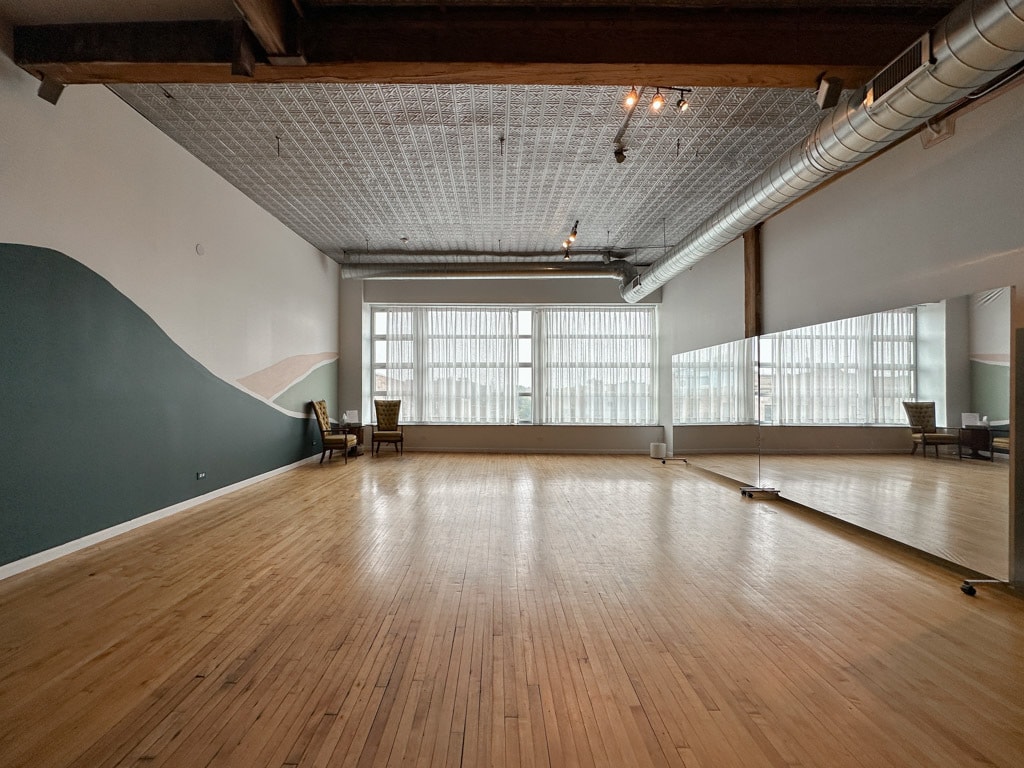 Building Photo - 2422 W North Ave