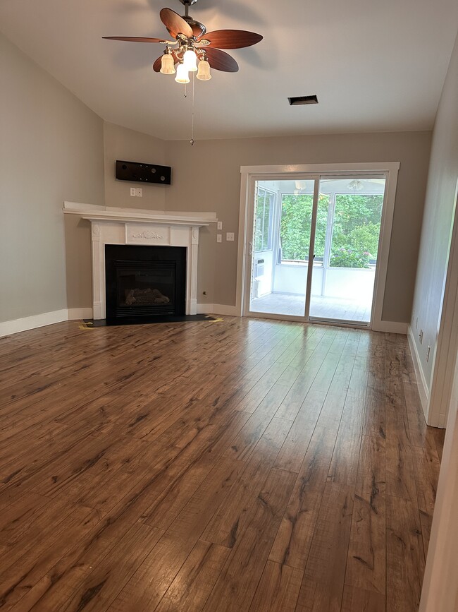 Building Photo - Charming 2-Bedroom Townhome in 'The Commons', Hanahan, S.C.