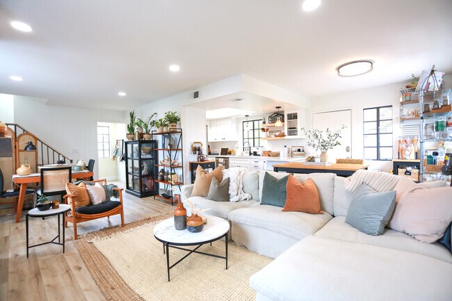 Building Photo - 2737 Chadwick Cir