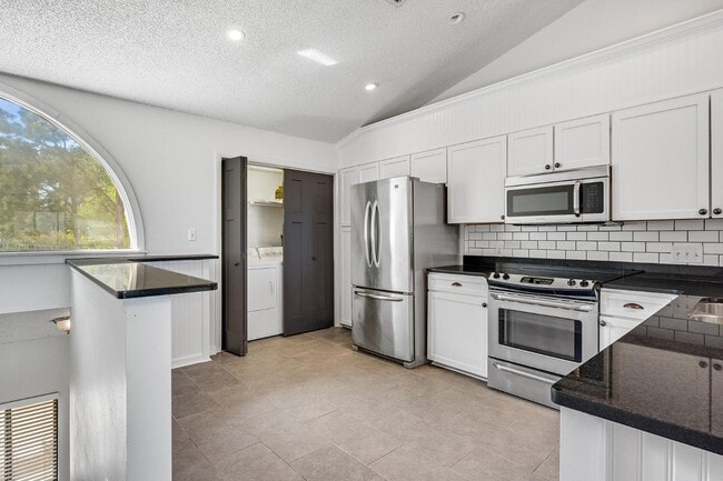 Building Photo - 8983 Heron Walk Dr