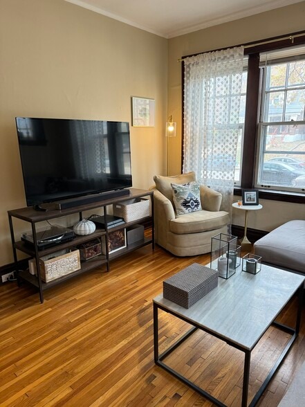 Building Photo - 2516 Bellevue Ave