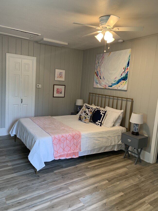 Building Photo - Furnished 1 Bedroom on E 60th Street