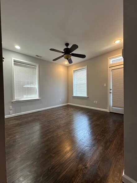 Master bedroom - 3169 Portis Ave