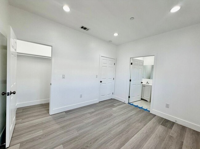 Building Photo - 11522 June St