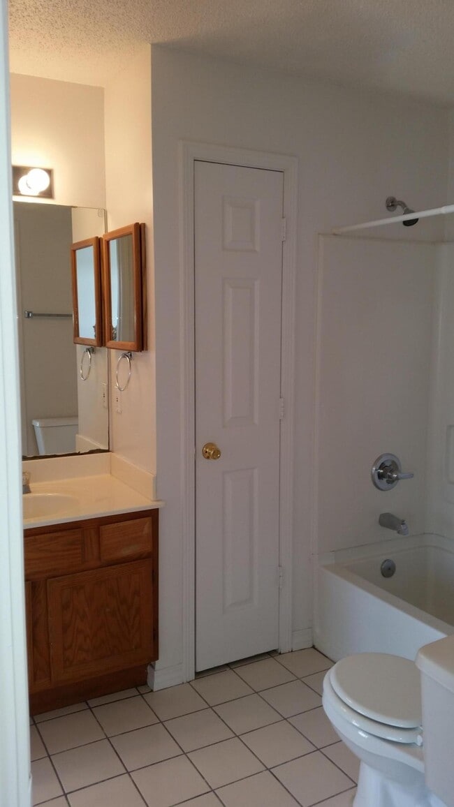 Building Photo - 561 Florosa Ct