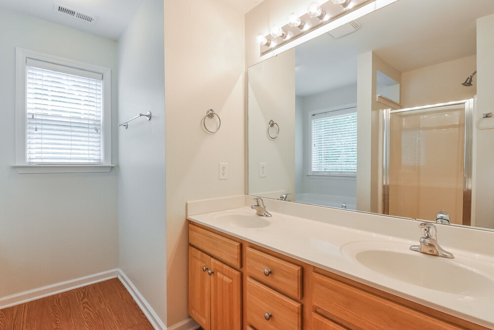 Building Photo - 180 Willowbrook Cir