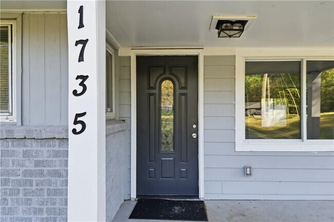 Building Photo - 1735 Carter Cir
