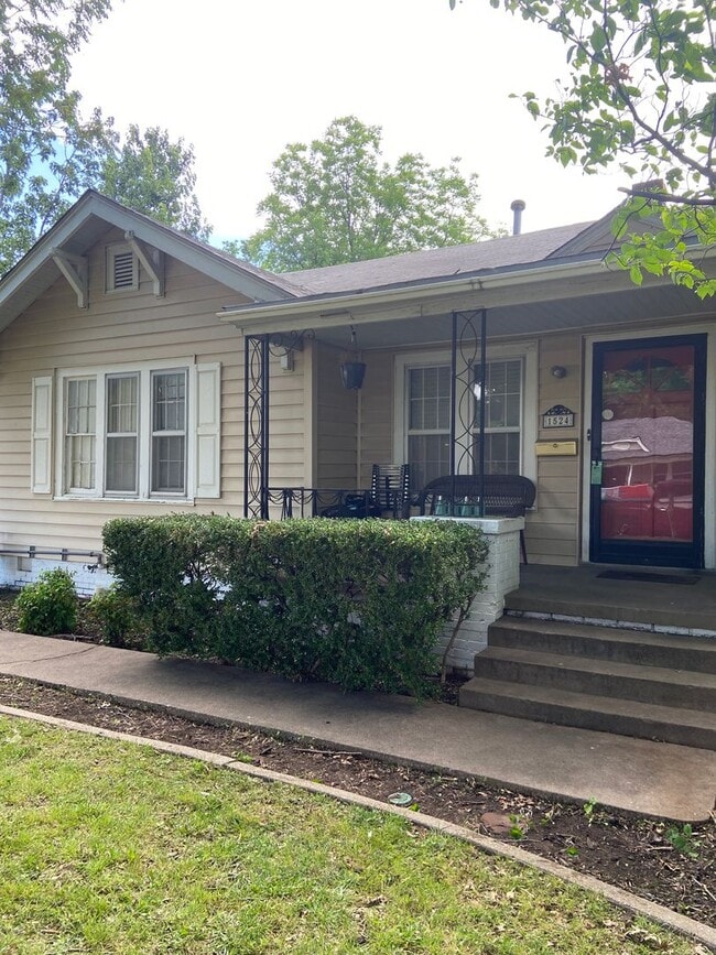 Building Photo - Better Photos Coming Soon! Charming Midtown Retreat with Office/Extra Bedroom, Hardwood Floors an...
