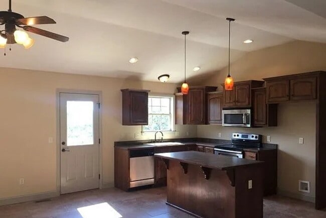 Primary Photo - Fresh New Look - 4BR 21/2 Bath