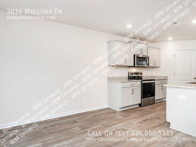 Building Photo - 3016 Mallory Dr