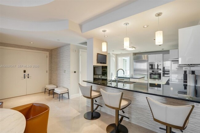 Building Photo - 17121 Collins Ave