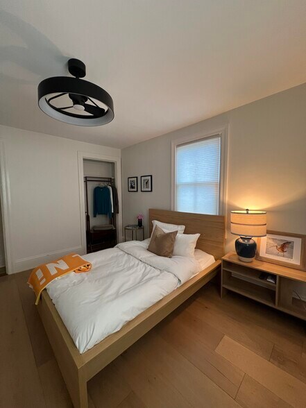 Building Photo - 214 Bowen St