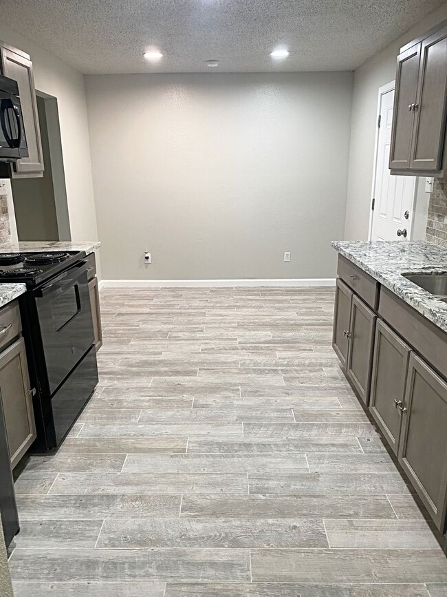 Building Photo - 5941 B Bedford Dr., Beaumont, TX 77708