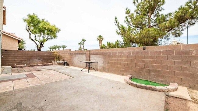 Building Photo - 824 Clear Diamond Ave